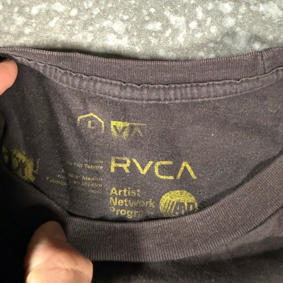 RVCA Men's T-shirt - Size Large - Picture 2 of 6